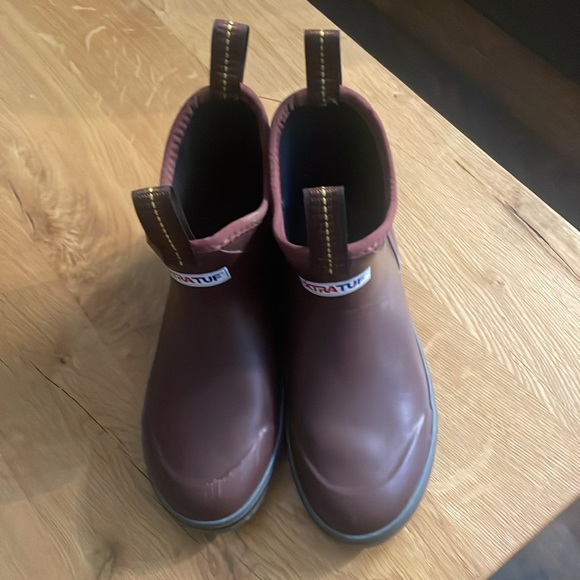 XTRATUF Women's 6 In Ankle Deck Boot Maroon - Picture 7 of 10